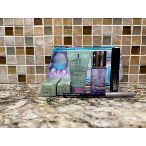 Clinique 6-Piece Skincare & Makeup Travel Bundle with Bag - Picture 2 of 4